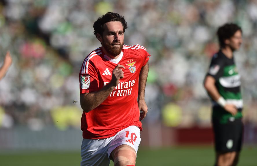 Kokçu a caminho do Besiktas (foto: Miguel Nunes)