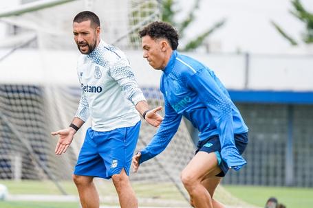 Farioli orientou mais uma sessão no Olival - Foto: FC Porto