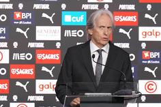 «Toda a gente falou do melhor meio-campo do mundo. Mas onde?»