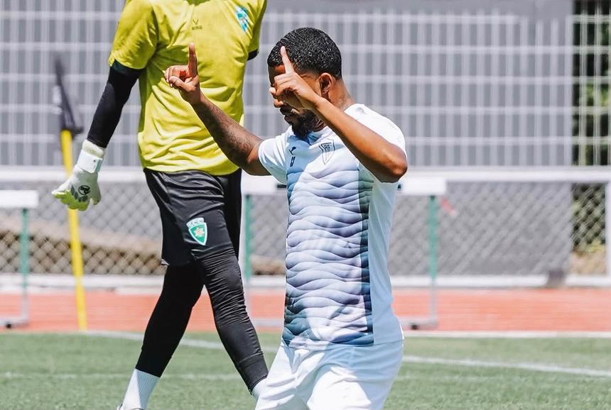 André Clóvis, melhor marcador dos academistas na época passada (26 golos), começou a nova temporada a marcar - Foto: Académico de Viseu