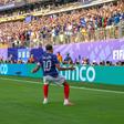 Mbappé a celebrar golo pela França