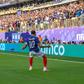 Mbappé a celebrar golo pela França