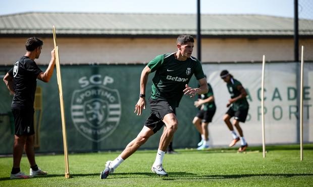 Altimira está na linha da frente para ocupar a vaga deixada por Hjulmand na posição 6 - Foto: SPORTING CP