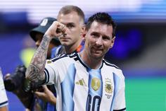 Messi nunca permitiu que o génio expulsasse a ternura — Foto: IMAGO