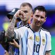 Messi nunca permitiu que o génio expulsasse a ternura — Foto: IMAGO