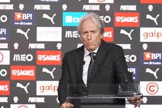 «Preparei-me desportivamente para ser selecionador»