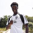 O médio-defensivo costa-marfinense, de 19 anos, Adams Koné - Foto: Vitória de Guimarães