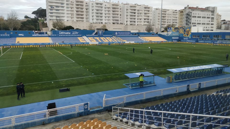 Estoril-Santa Clara: estreia(s) quando faltar meia hora para (as) Cathro