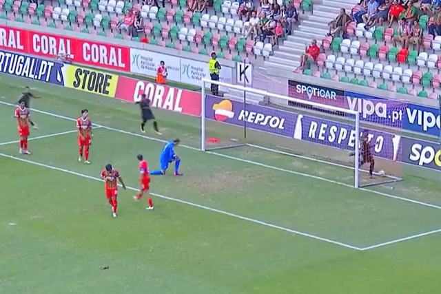 VÍDEO: Roberto bisa nos Barreiros e o 2.º golo é qualquer coisa…