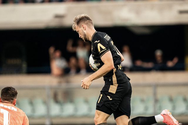 Tengstedt estreia-se pelo Verona com golo em quatro minutos