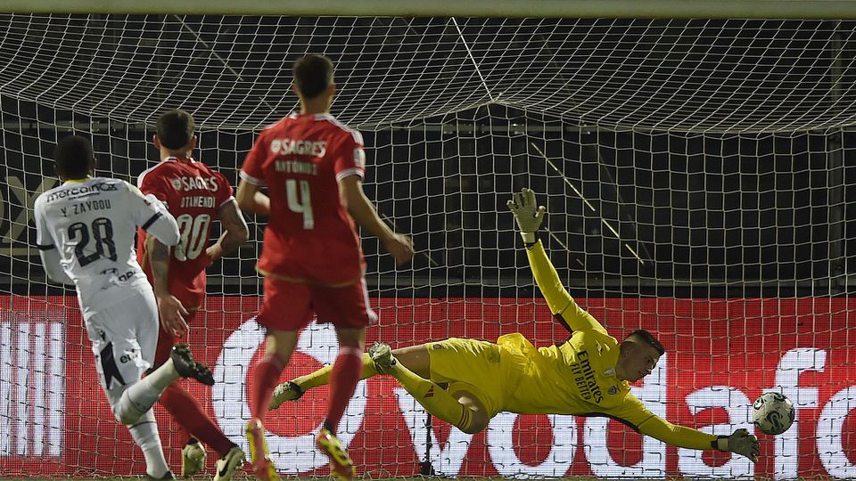 Famalicão-Benfica: plano da reconquista começa no Minho