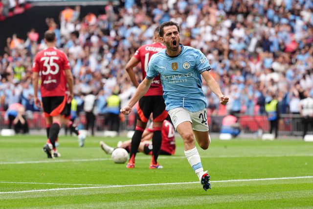 Vídeo: Bernardo Silva empata aos 90' e leva Supertaça para penáltis