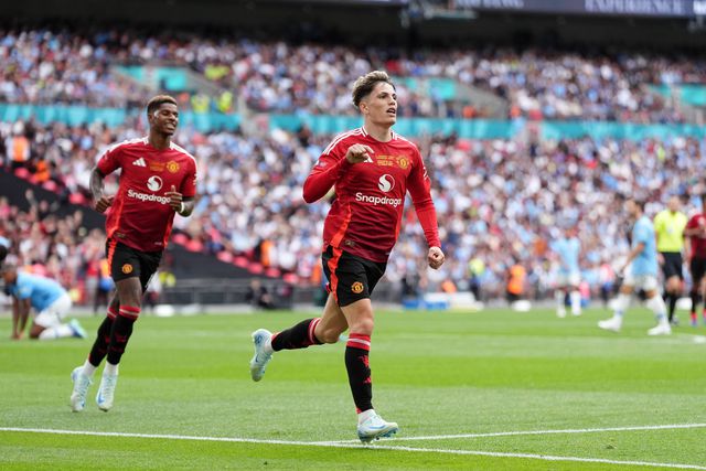 Vídeo: Bruno Fernandes assiste Garnacho e Man. United adianta-se na Supertaça