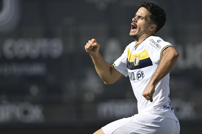 Rodrigo Pinheiro no Famalicão-Santa Clara (Foto: Fernando Veluso/LUSA)
