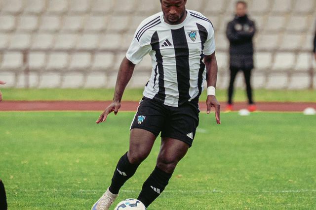 Marcou, foi à baliza e defendeu um penálti... aos 90+17'