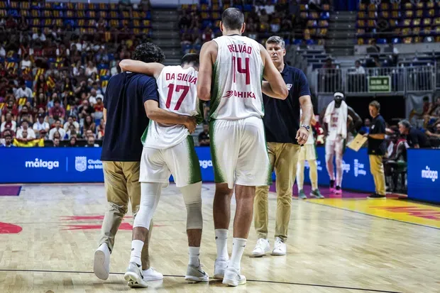 Anthony Silva, jogador da Seleção Nacional de basquetebol no jogo particular com Espanha, de preparação para o Eurobasket2025. Foto IMAGO