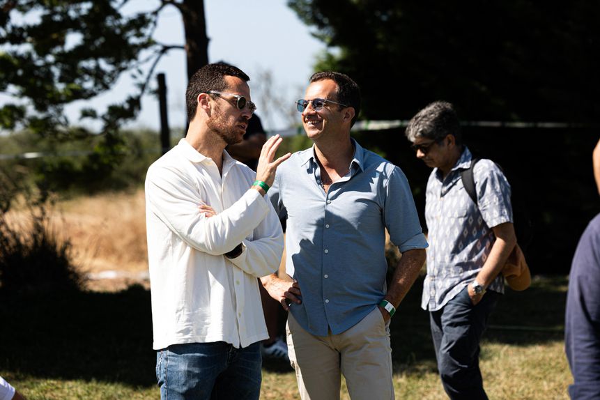 Bernardo Morais Palmeiro, diretor geral do futebol do Sporting, e o presidente Frederico Varandas vão dar reforços a Rui Borges - Foto SPORTING CP