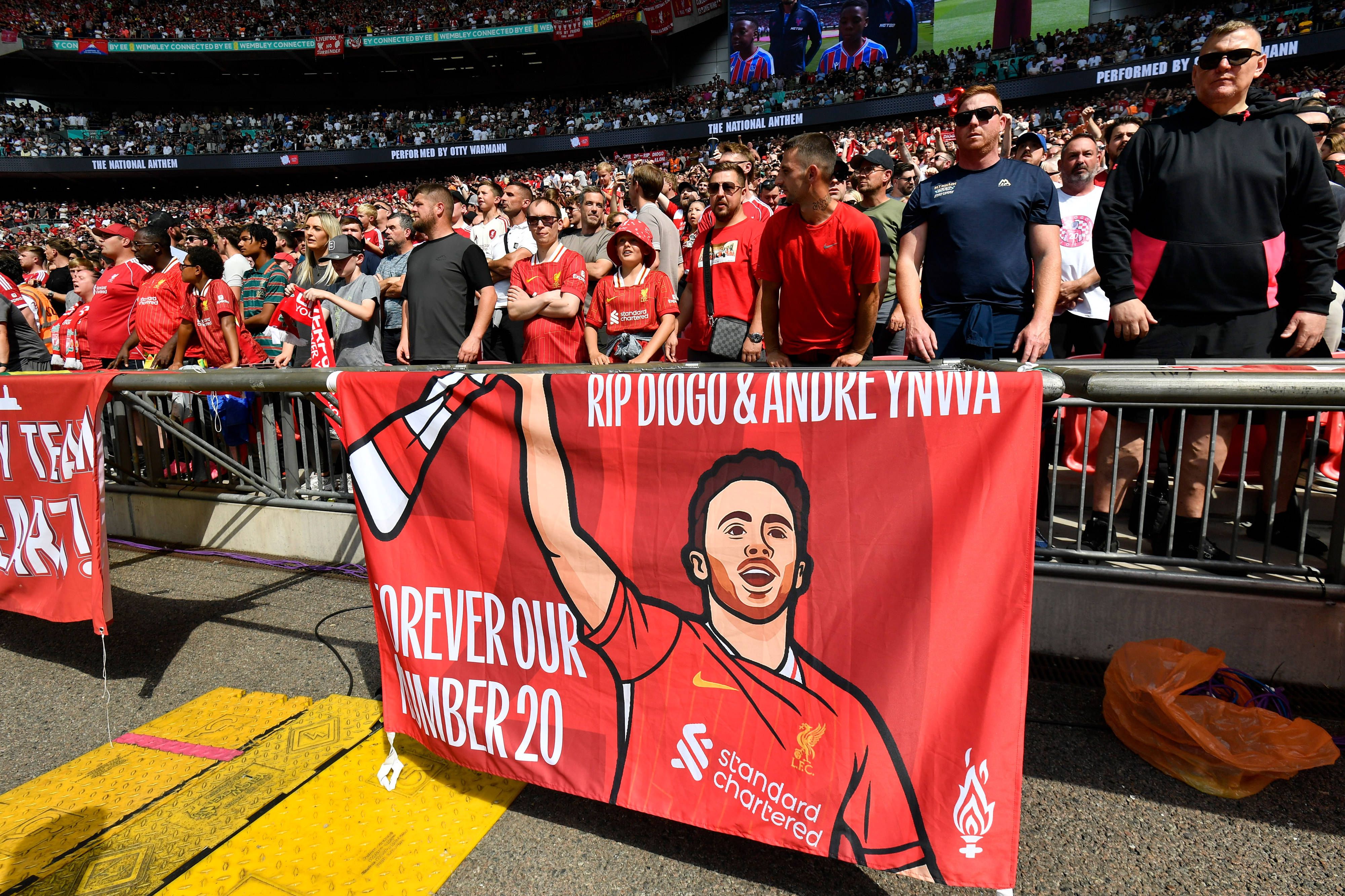 Adeptos do Liverpool (e não só) não esquecem Diogo Jota