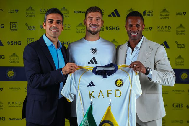 Iñigo Martínez apresentado por Simão Coutinho e José Semedo. Foto Al Nassr/X