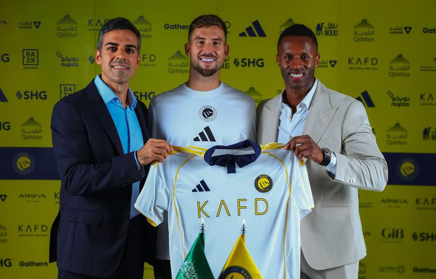 Iñigo Martínez apresentado por Simão Coutinho e José Semedo. Foto Al Nassr/X