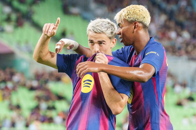 Gavi e Lamine Yamal festejam