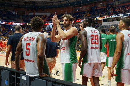 Miguel Queiroz, jogador da Seleção Nacional de basquetebol, em jogo de preparação para o Eurobasket2025. Foto FPB