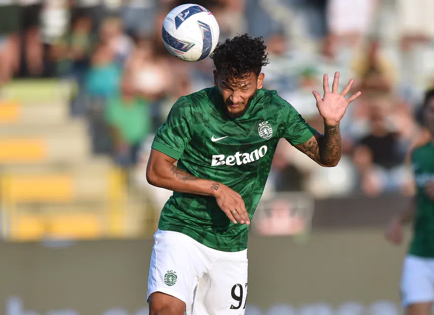 Suárez na praia! Leão fora de ringue
