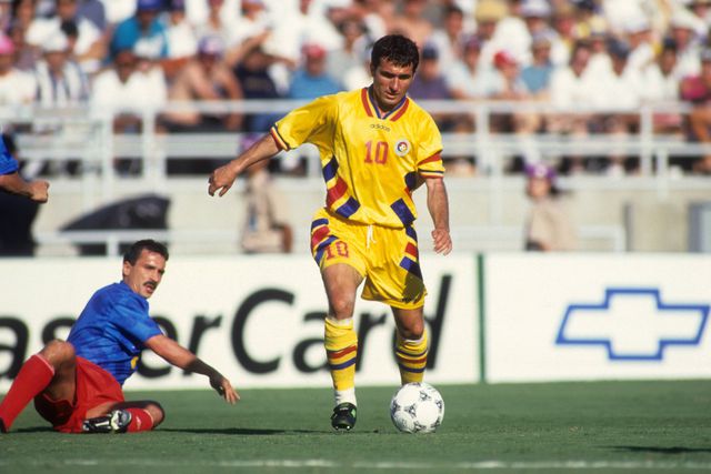 Hagi abre o livro: «Cair nos 'quartos' do Mundial custou-me a Bola de Ouro»