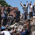 Voluntários procuram por sobreviventes nos escombros após o sismo que abalou a Colômbia - Foto: EPA/ERNESTO GUZMAN JR