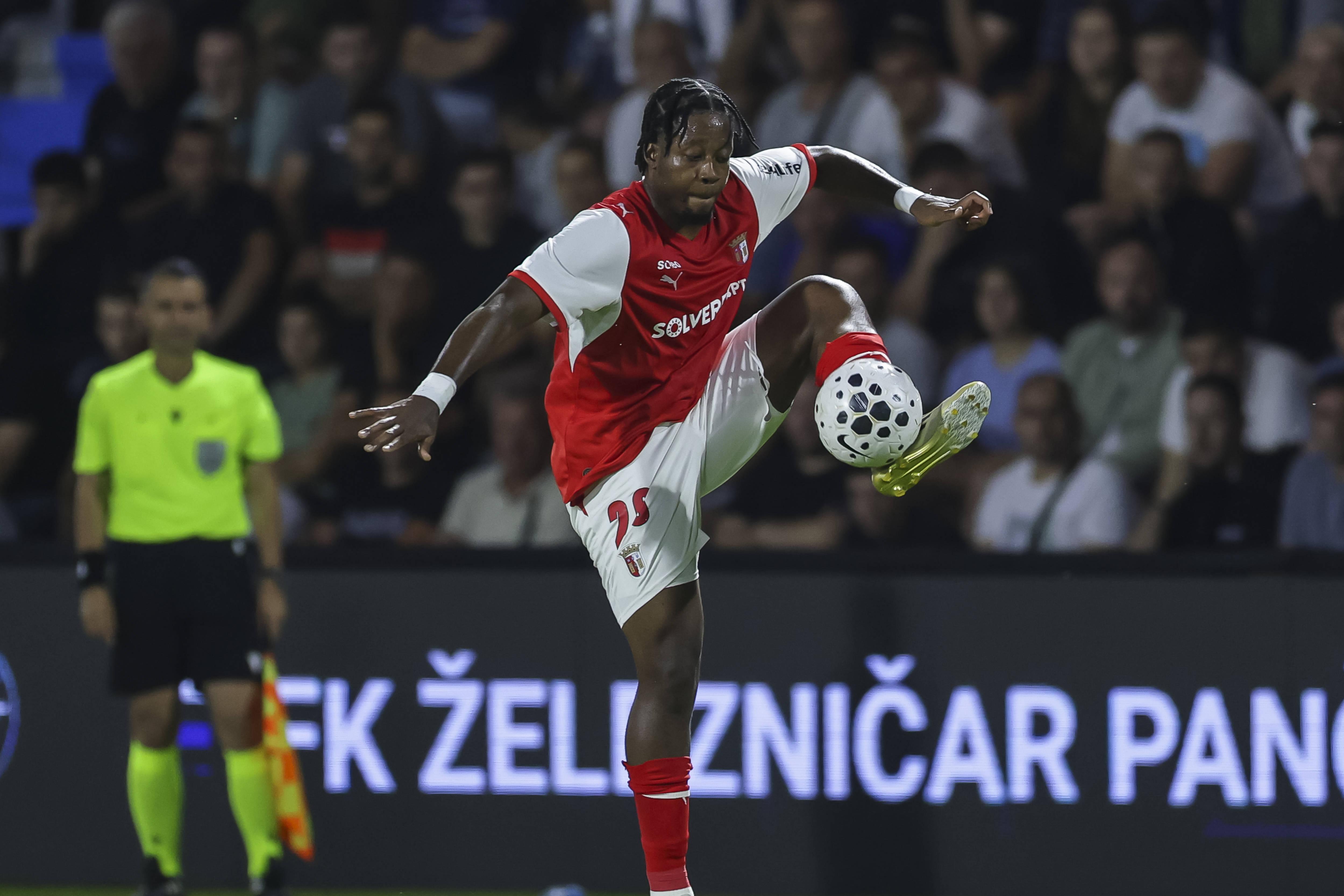 Bright Arrey-Mbi lesionou-se no dérbi frente ao Moreirense e vai desfalcar o SC Braga de duas a quatro semanas