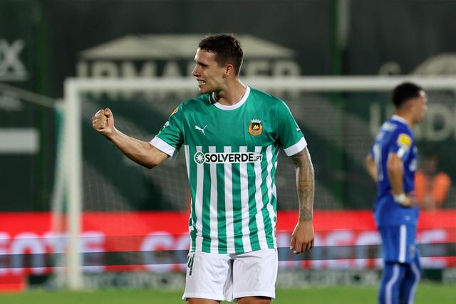 Pedro Amaral festeja depois de marcar ao FC Porto - Foto: A BOLA