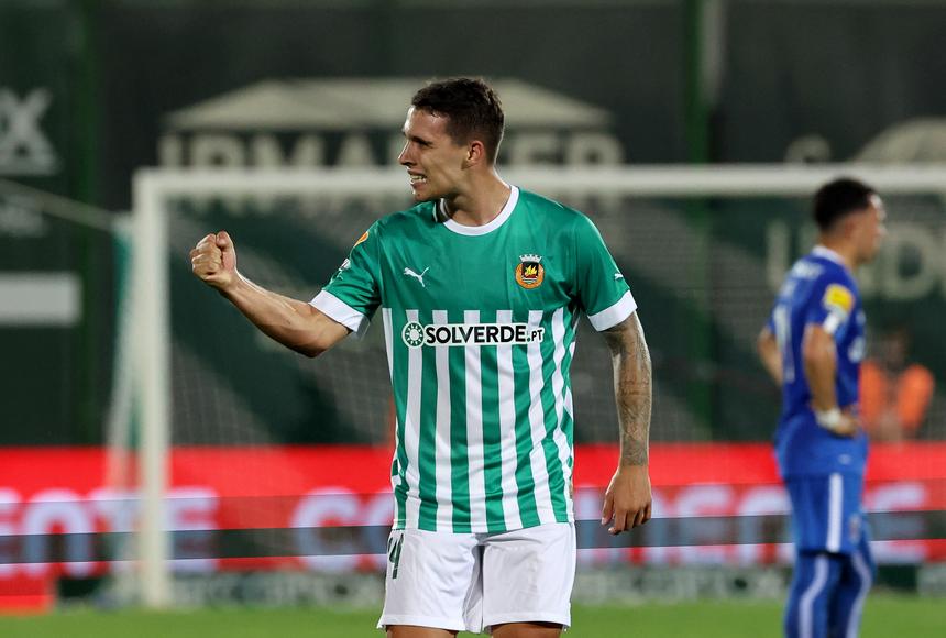 Pedro Amaral festeja depois de marcar ao FC Porto - Foto: A BOLA