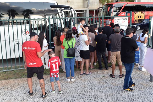 Adeptos esperaram pelos craques mas... nenhum se aproximou