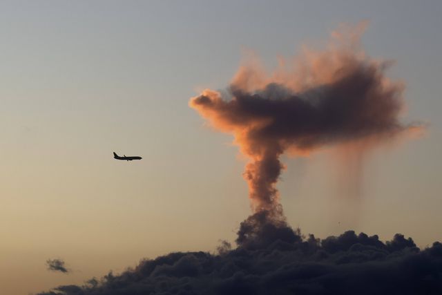Incêndio em Loures suspende tráfego no aeroporto de Lisboa