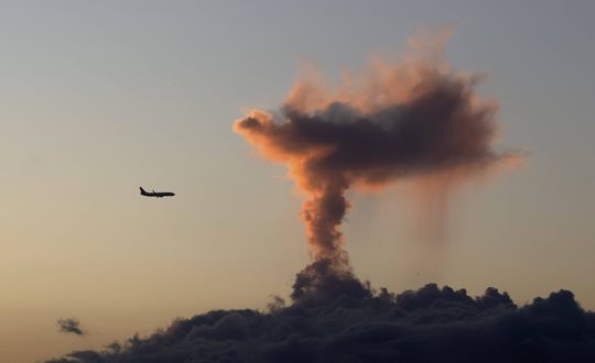 Incêndio em Loures suspende tráfego no aeroporto de Lisboa