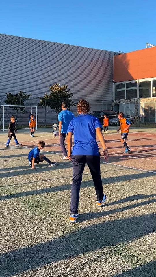 João Mário visita escola do FC Porto de Ermesinde