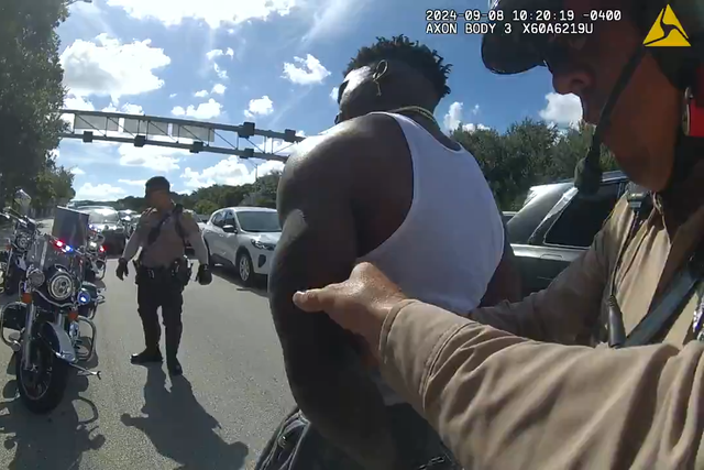 Divulgadas imagens policiais da detenção de Tyreek Hill