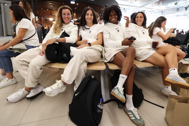 Equipa feminina rumou a Itália para o primeiro jogo oficial da época