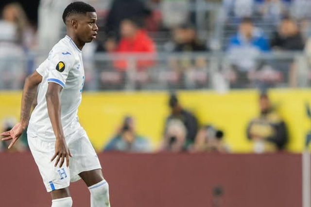 Julián Martínez ao serviço da seleção das Honduras. Foto Julián Martínez/Instagram