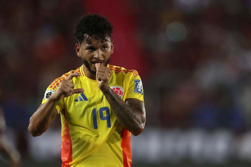 Luis Suárez festejou póquer pela Colômbia frente à Venezuela, em setembro - Foto: Ronald Pena R/EPA