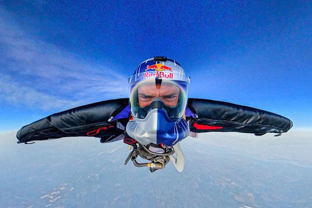 Só visto, contado ninguém acredita: homem voa a 347 kms/h em queda livre