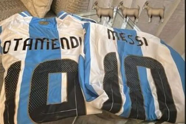 Prenda de Otamendi emociona ex-Benfica: «Já posso morrer em paz»