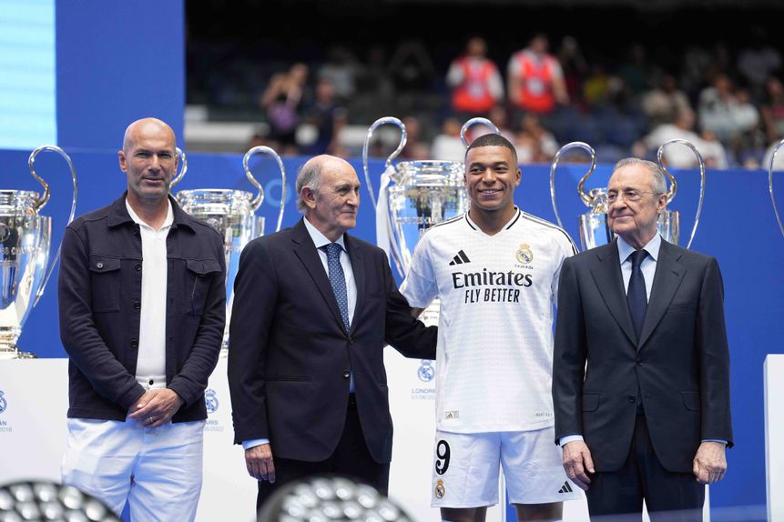 Zidane e Mbappé juntos na apresentação do avançado francês em Madrid - Foto: IMAGO