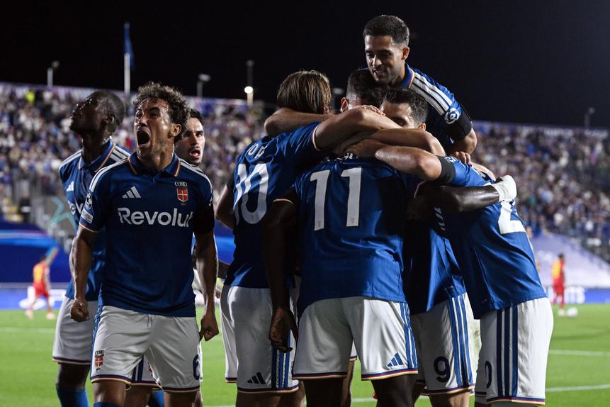 A festa do Como diante dos alemães no arranque da Champions