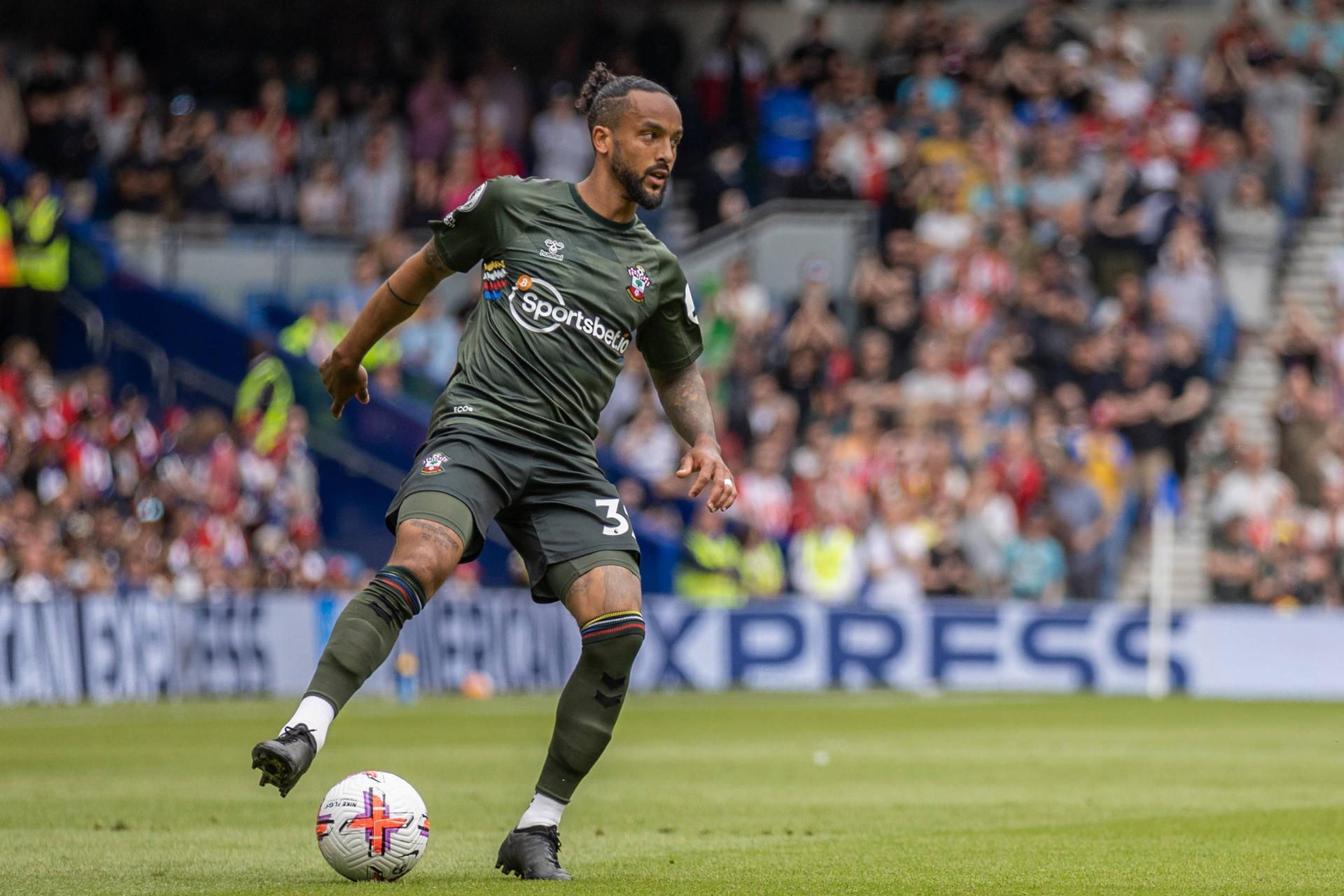 Theo Walcott - 9 contribuições para golo em 17 jogos na Champions antes de completar 20 anos - Foto: IMAGO / Pro Sports Images
