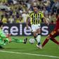 Pouco Mora num empate que teve muito Svilar (crónica)