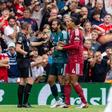 Alisson a reclamar do penálti assinalado contra o Liverpool - Foto: Imago