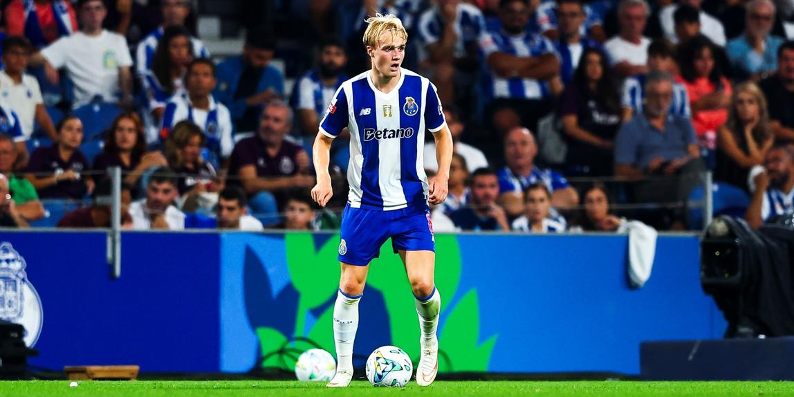 Victor Froholdt falhou o duelo com o Manchester City - Foto: FC Porto