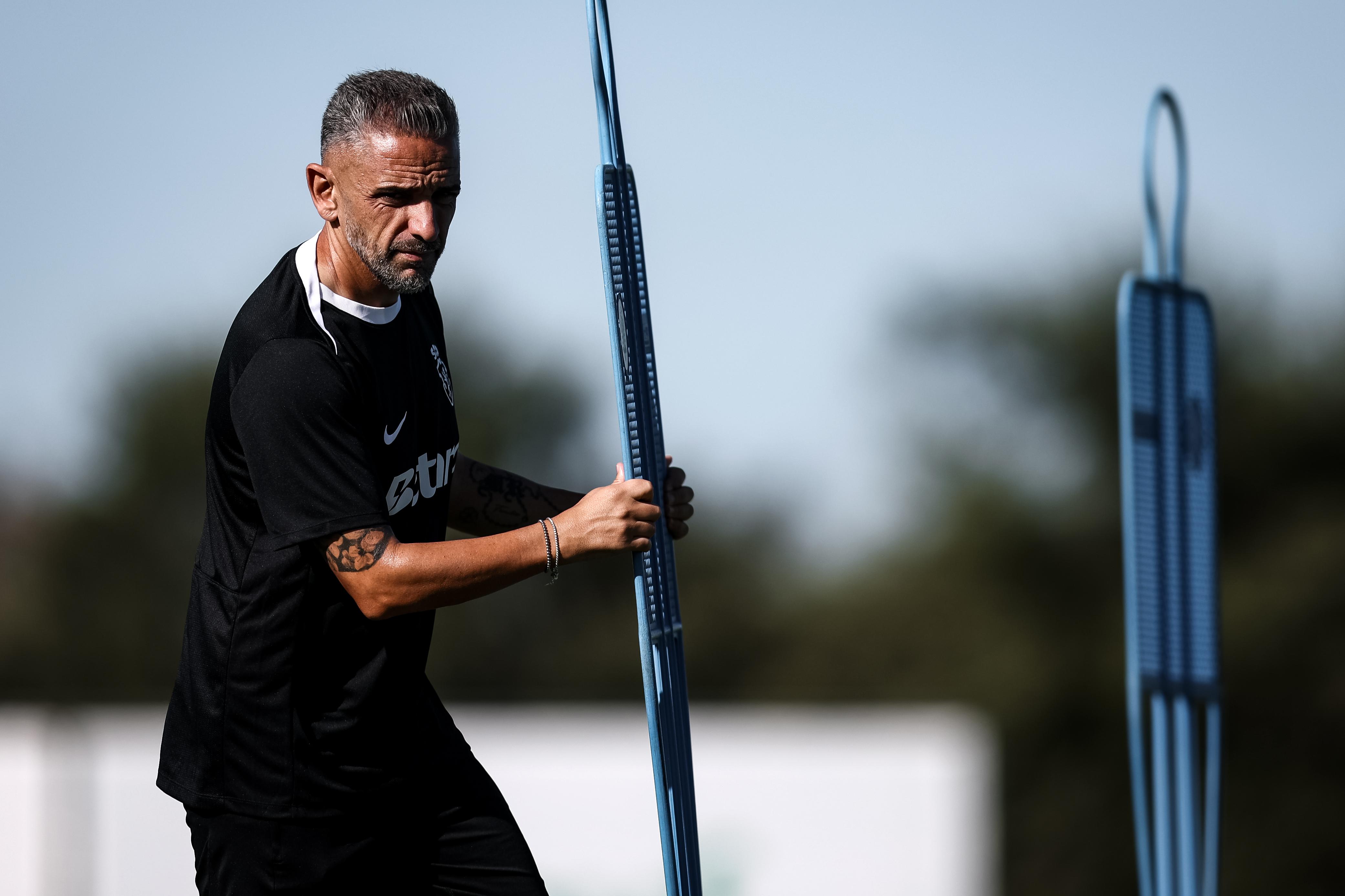 Rui Borges liderou o treino matinal visando a preparação do duelo em Famalicão - Foto: SPORTING CP