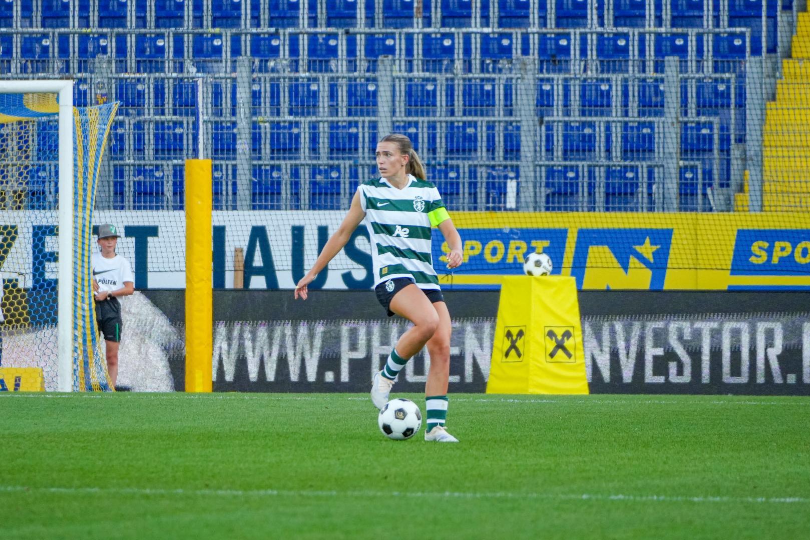 Georgia Eaton-Collins, defesa-central de 26 anos - Foto: SPORTING CP